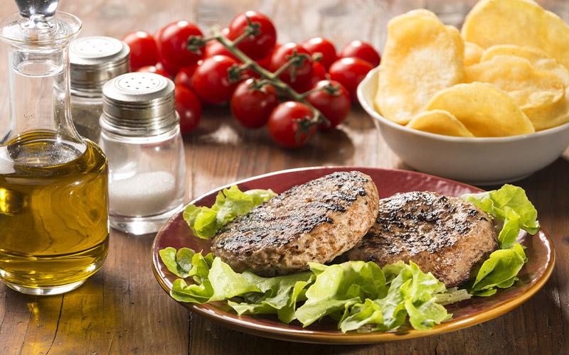 Piatto di Hamburger di carne di razza marchigiana IGP